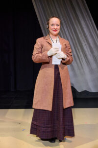 Lizzi Albert as Henrietta Leavitt